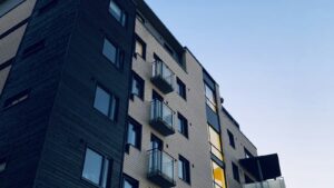 dunedin-house-or-condominium - TheAlexAlvarezRealtor - TheAlexAlvarezRealtor bright condominium living room with large windows